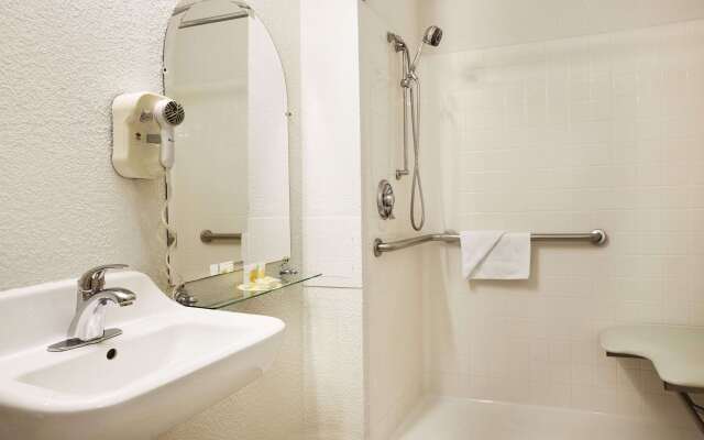 Days Inn by Wyndham Oceanside