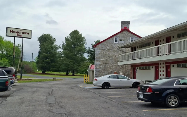 Hometown  Inn