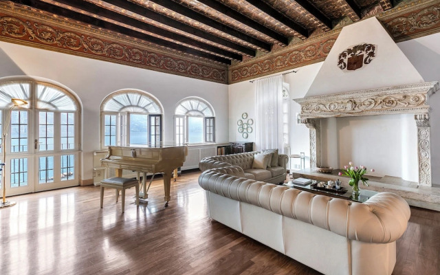 Villa Schlosser Lake Front & Private Pool