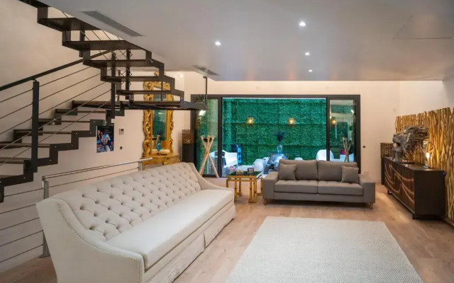 Venue C , Luxury 6 Bedroom Mansion