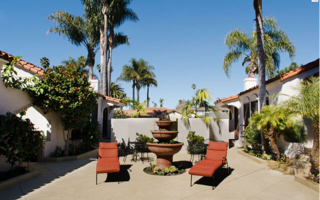 Casa Del Mar Inn