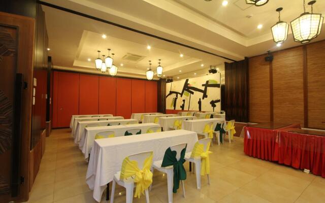 Crown Regency Courtyard Resort