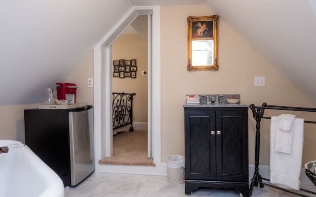 Dennison Street Inn Bed & Breakfast