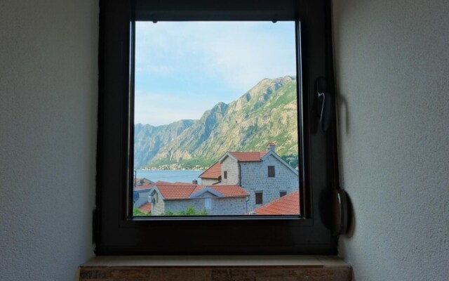 Sea View Cozy Flat 1 Min to Beach in Montenegro