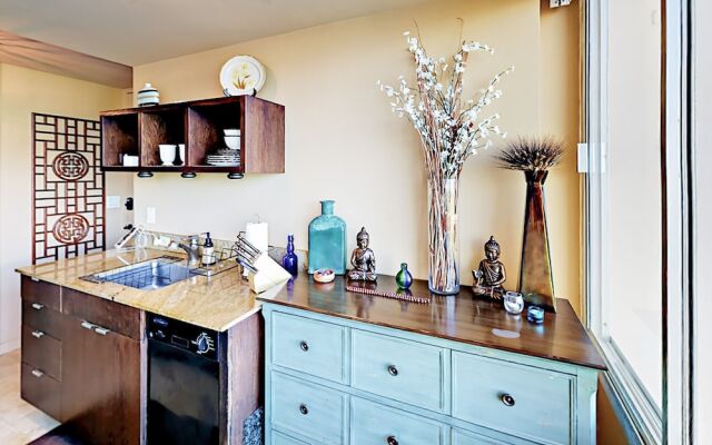 Waikiki Getaway - Studio Condo