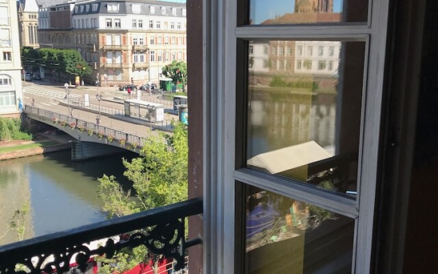Appt lumineux & belle vue sur les quais