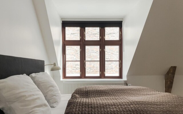 ★Central Apt · Newly Renovated · Shopping Street★