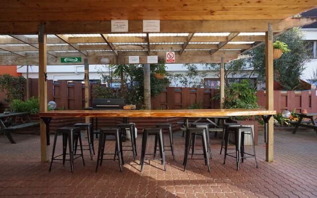 Peppertree Lodge - Hostel