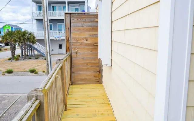 Sunflower Beach House by Topsail Realty