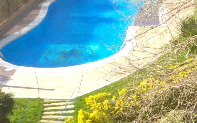 Apartment with 2 Bedrooms in Roses, with Pool Access, Enclosed Garden And Wifi - 2 Km From the Beach