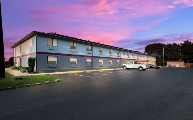 Red Roof Inn & Suites Vineland - Buena