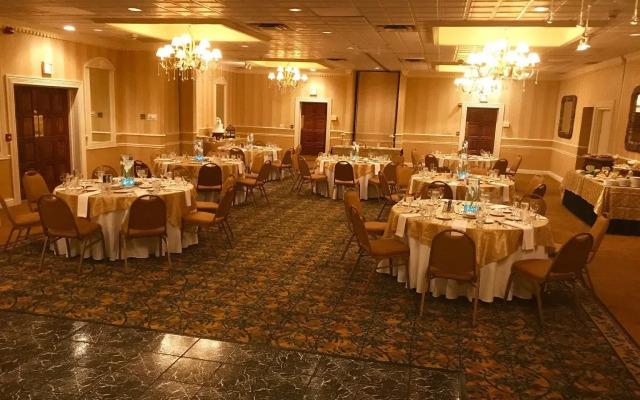 Holiday Inn Cleveland-Mayfield by IHG