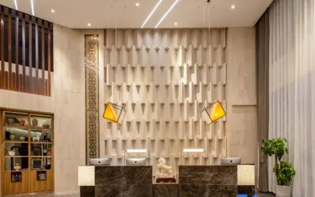 MEHOOD LESTLE The Traxland Hotel