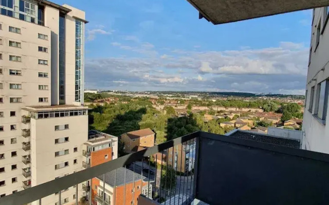 AFFLUENT APARTMENTS riverside Sark tower