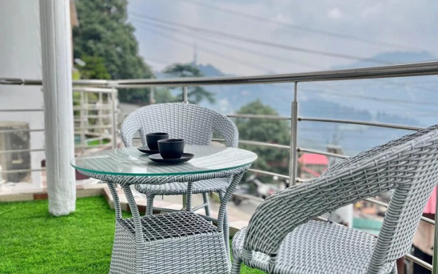Siesta Homestay 1BR - balcony in shimla