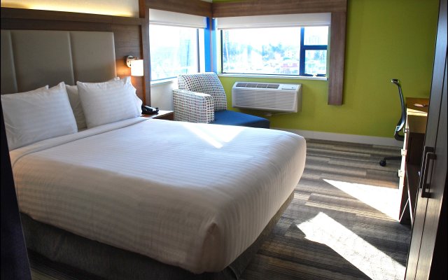 Holiday Inn Express Vancouver Airport Richmond, an IHG Hotel