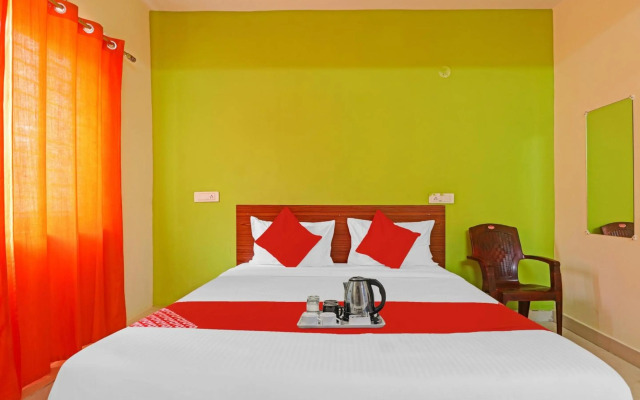 Super OYO 90936 Dk Reddy Square