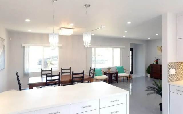 Bright Spacious Family House Near Universal Studios