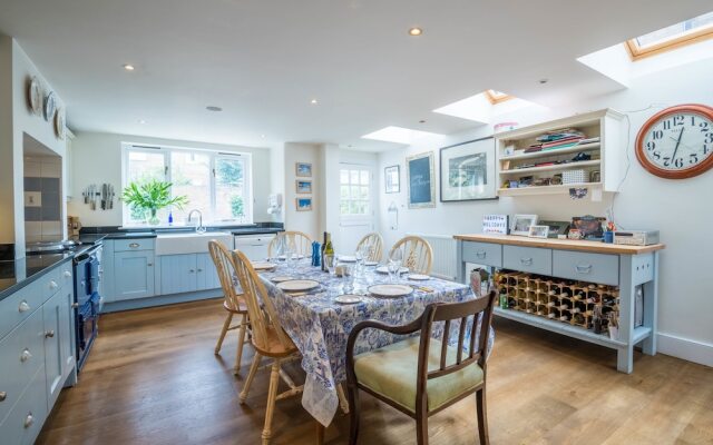 Sensational Wandsworth Home by King George's Park