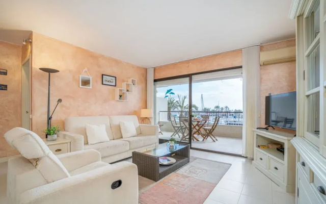 Apartment in Empuriabrava With Canal Views
