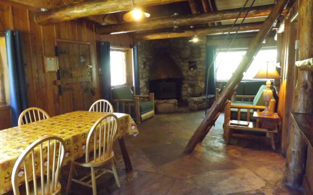 Arizona Mountain Inn and Cabins