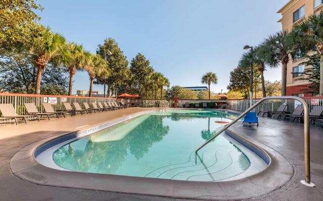 Comfort Inn & Suites Near Universal Orlando Resort - Convention Ctr