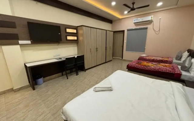 Goroomgo Akay guest house Varanasi