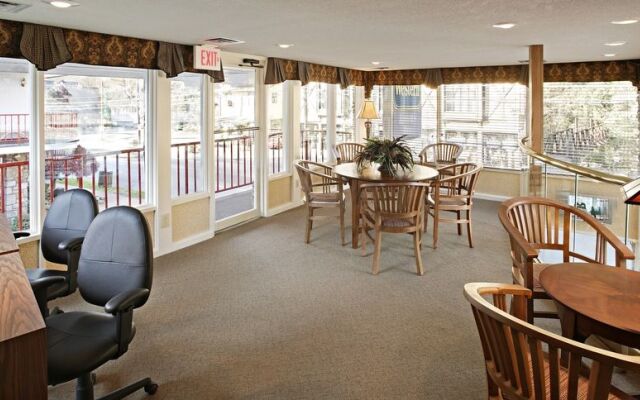 Zoders Inn and Suites