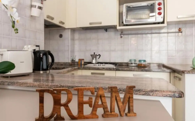 Nice and Cozy Apartment in Crocetta by Wonderful Italy