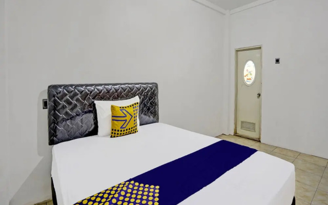 SPOT ON 92452 Griya Sandi Residence Family NearPantai Boom
