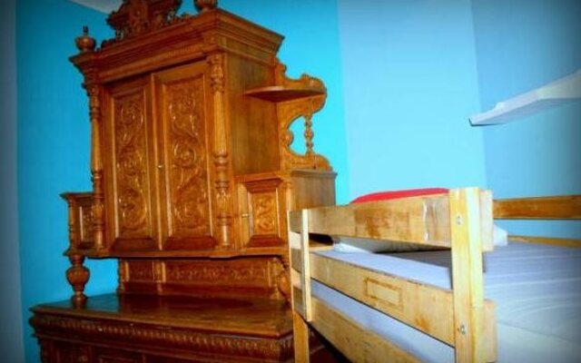Old Flat Hostel Na Sovetskoy