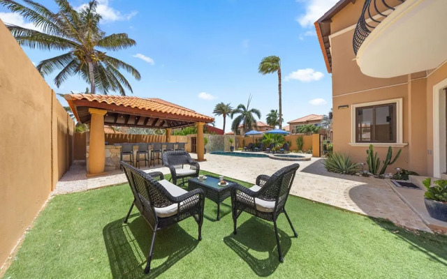 Gold Coast 4br4 5BA Villa w Privatepool Gym