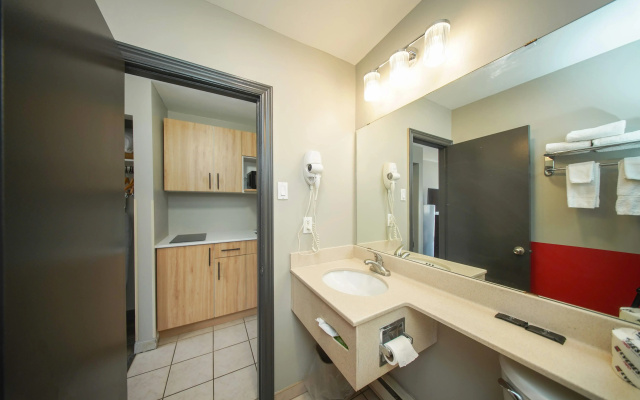 Super 8 by Wyndham Kingston