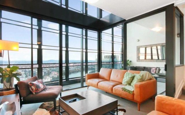 Spacious 3 Bedroom Apartment With City and River Views