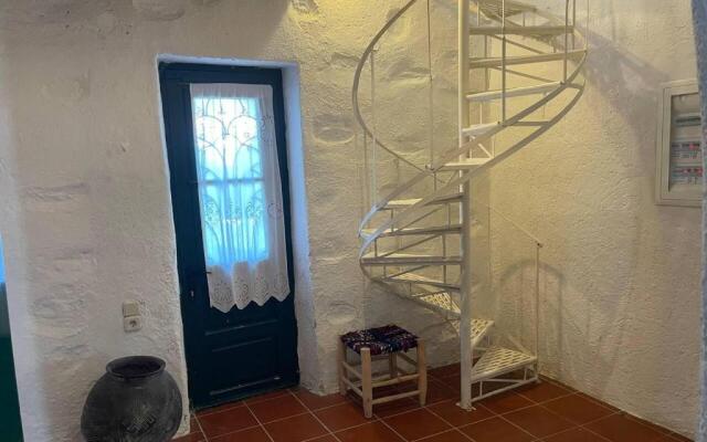 Charming two Bedroom Fisherman's House on Kea