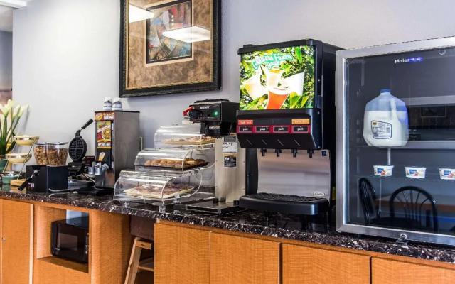 Econo Lodge Inn & Suites Huntsville University Area