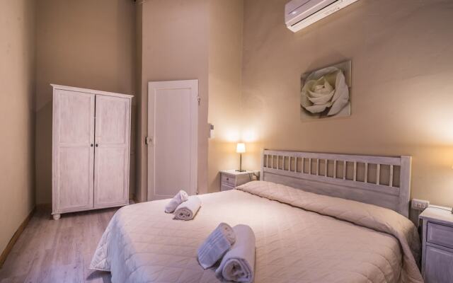 A Few Steps to The Duomo Enchanting 2BD Apt