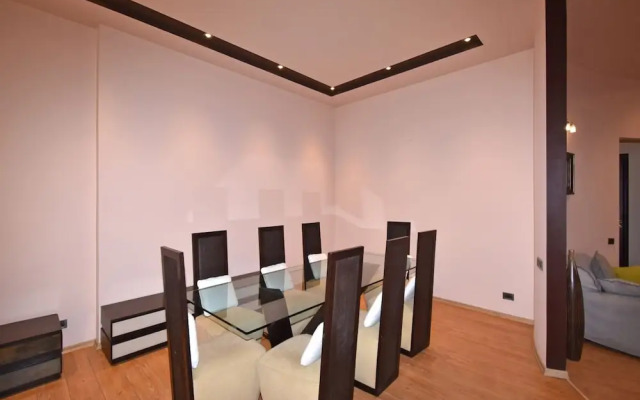 Spacious Apartment by Luxe Group TT606