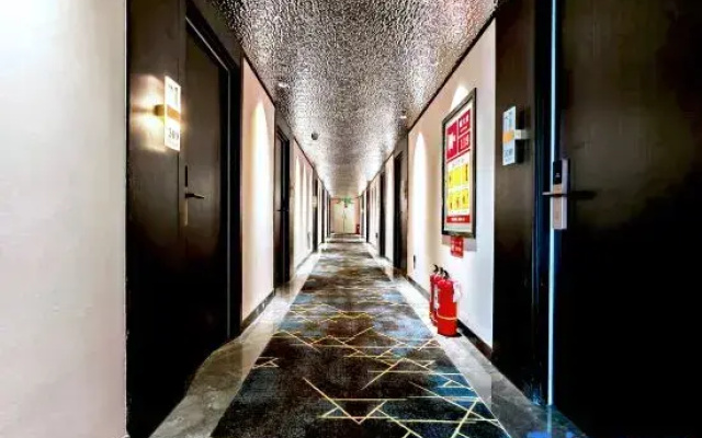 Urumqi Slow Theme Hotel