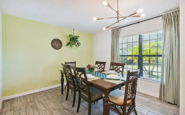 TRANQUILITY. Gated Estate Home. Privacy.