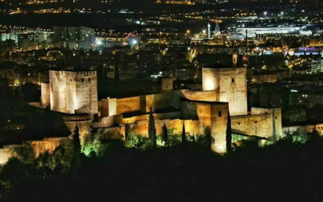 Apart BLANCO para ESQUÍ y ALHAMBRA. Garaje privado