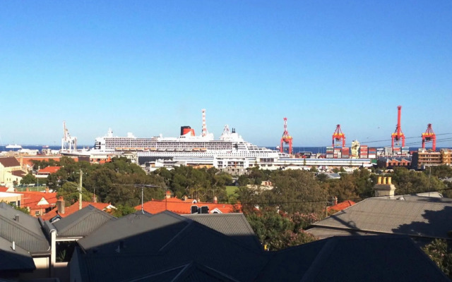 Studio 101 - First floor Fremantle studio apartment