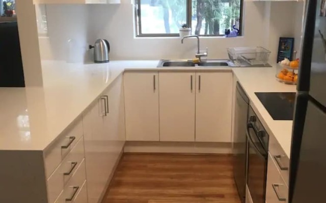 Modern Apartment Close to Randwick UNSW And City