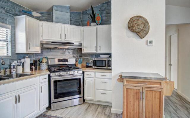 Chat N Chill Lounge NS801