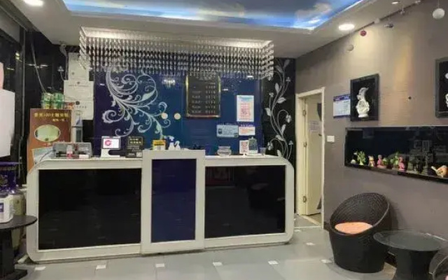 Aike 100 Theme Hotel (Qingdao Chongqing North Road Liuting Subway Station)