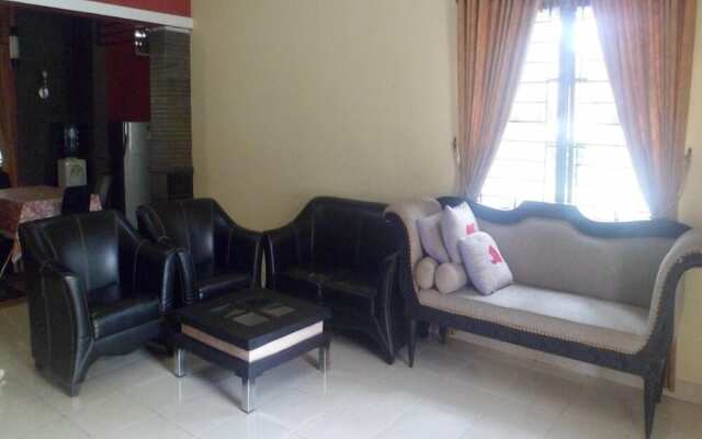 Villa Kota Bunga Violet