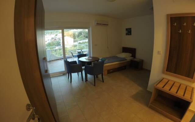 Belvedere Apartments with Seaview