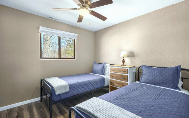 White Oak Landing Spacious 6 BDR w/ Boat Slip!