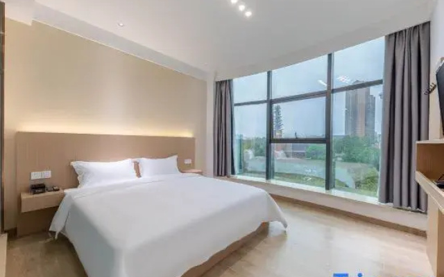 Yunlai Hotel (Women and Children's Hospital Ranjiaba Campus)