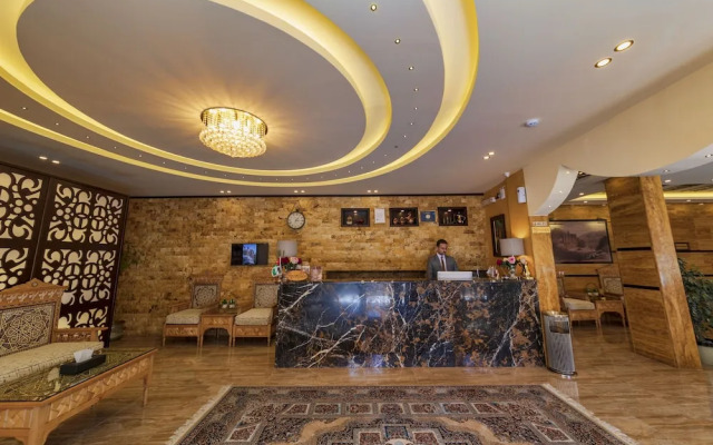 Town Season Hotel